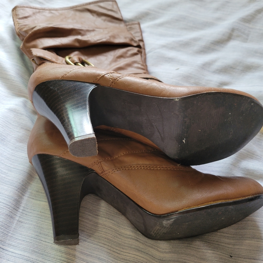 Boots - Picture 3 of 3